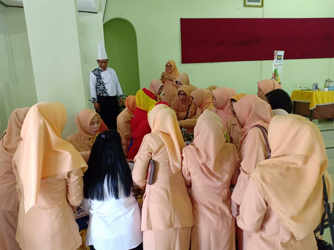 Dapoer pronas club darmawanita dinas tenaga kerja surabaya